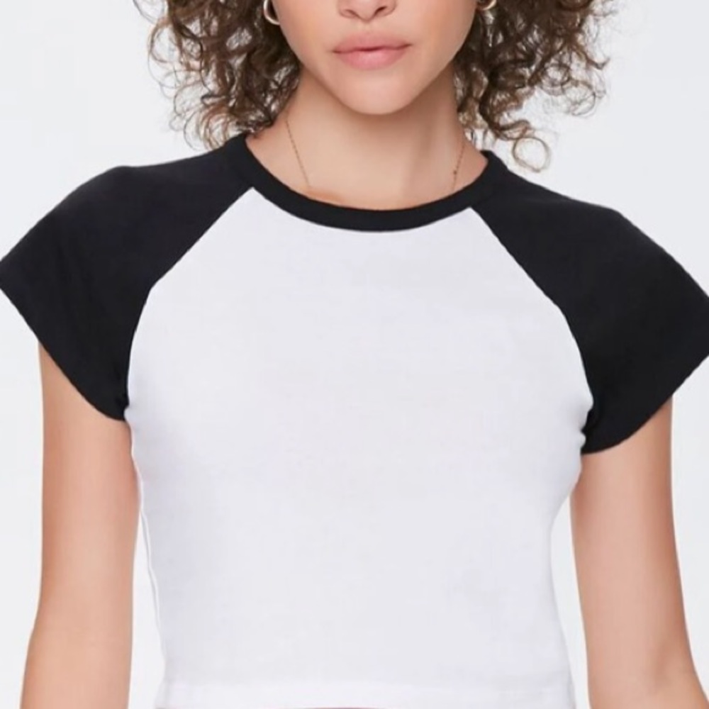 FOREVER 21 BOXY FIT BLACK AND WHITE TEE